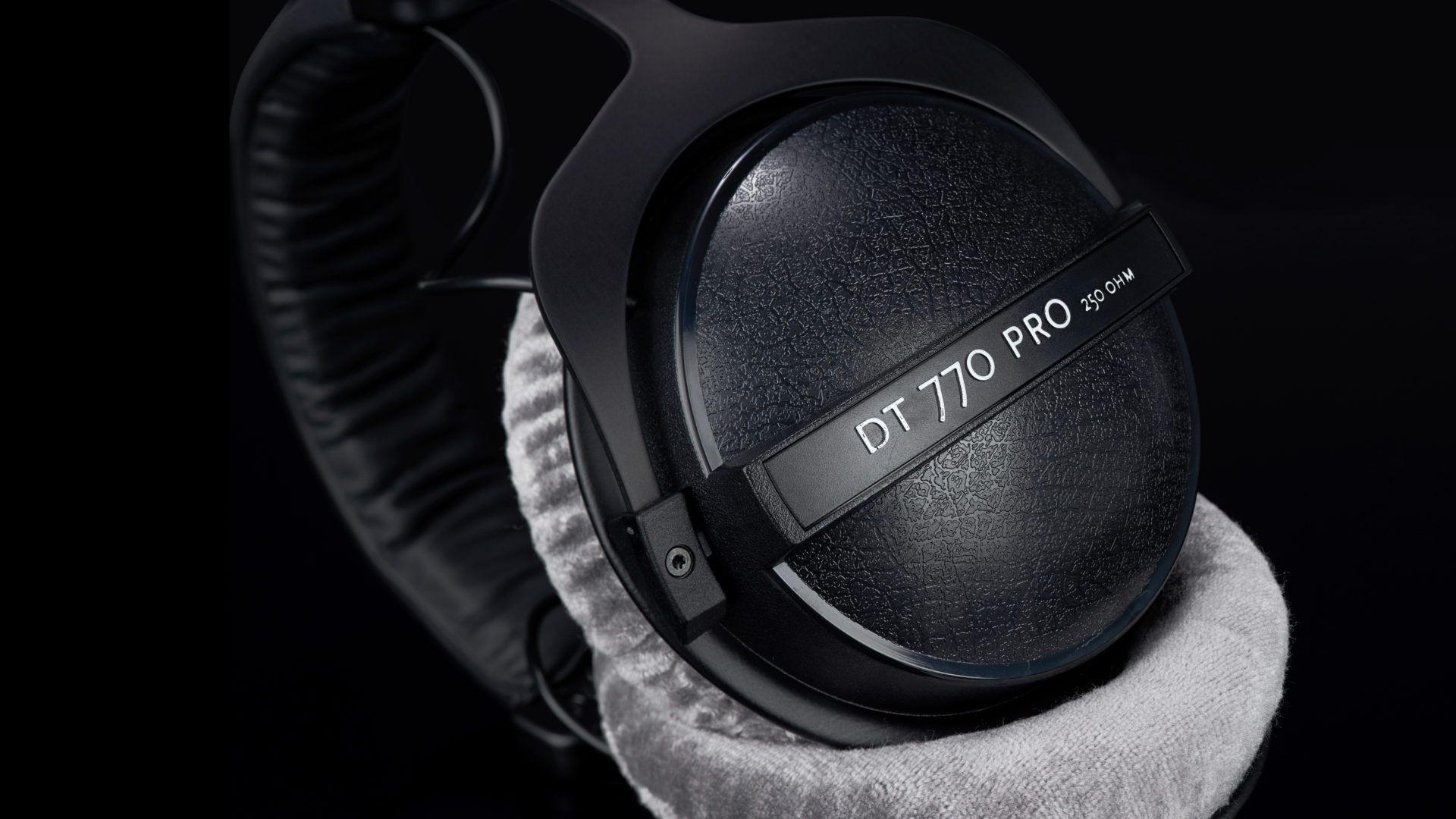 beyerdynamic DT 770 PRO Closed Studio Headphones - 250 Ohms