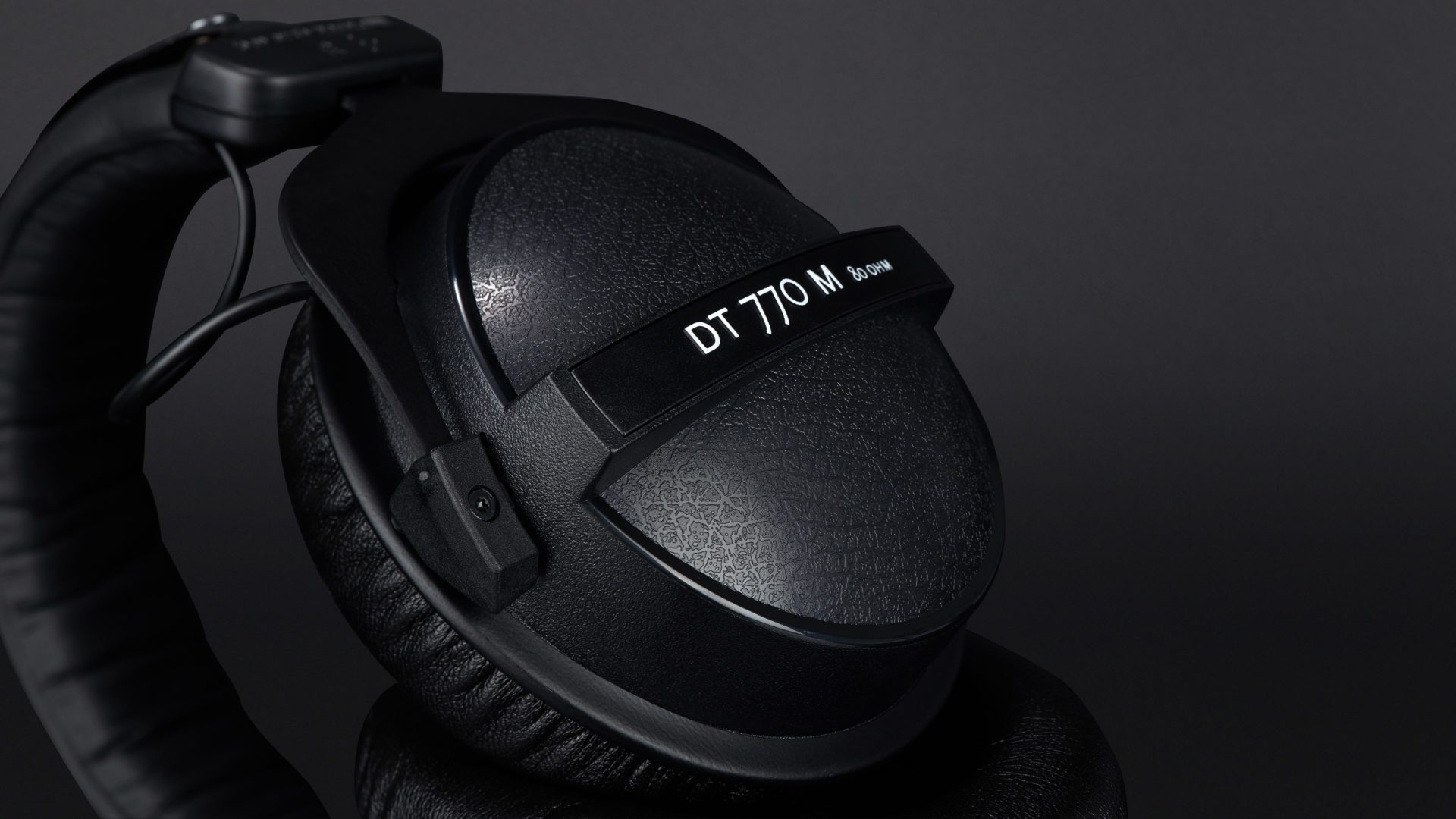 Beyerdynamic DT 770 M Review | headphonecheck.com