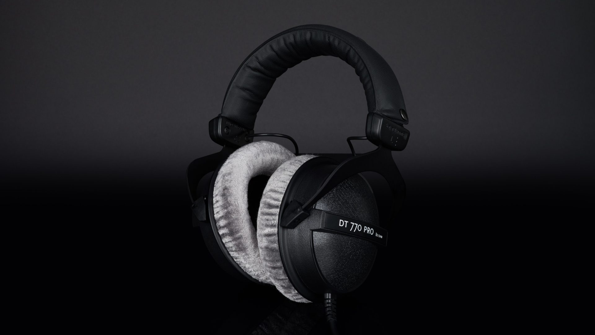 Beyerdynamic DT 770 Pro Headphones Review - Take It Personel-ly