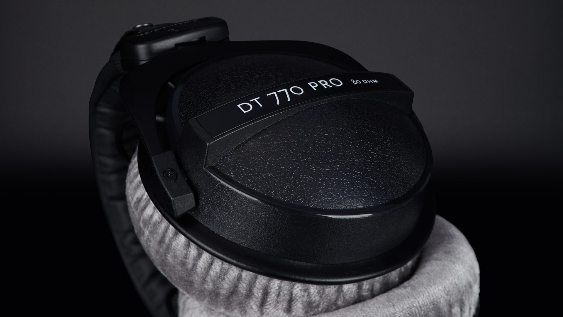 Beyerdynamic DT 770 Pro 80 Ohm Review - I like this one better