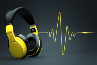 What frequency range must good headphones cover?