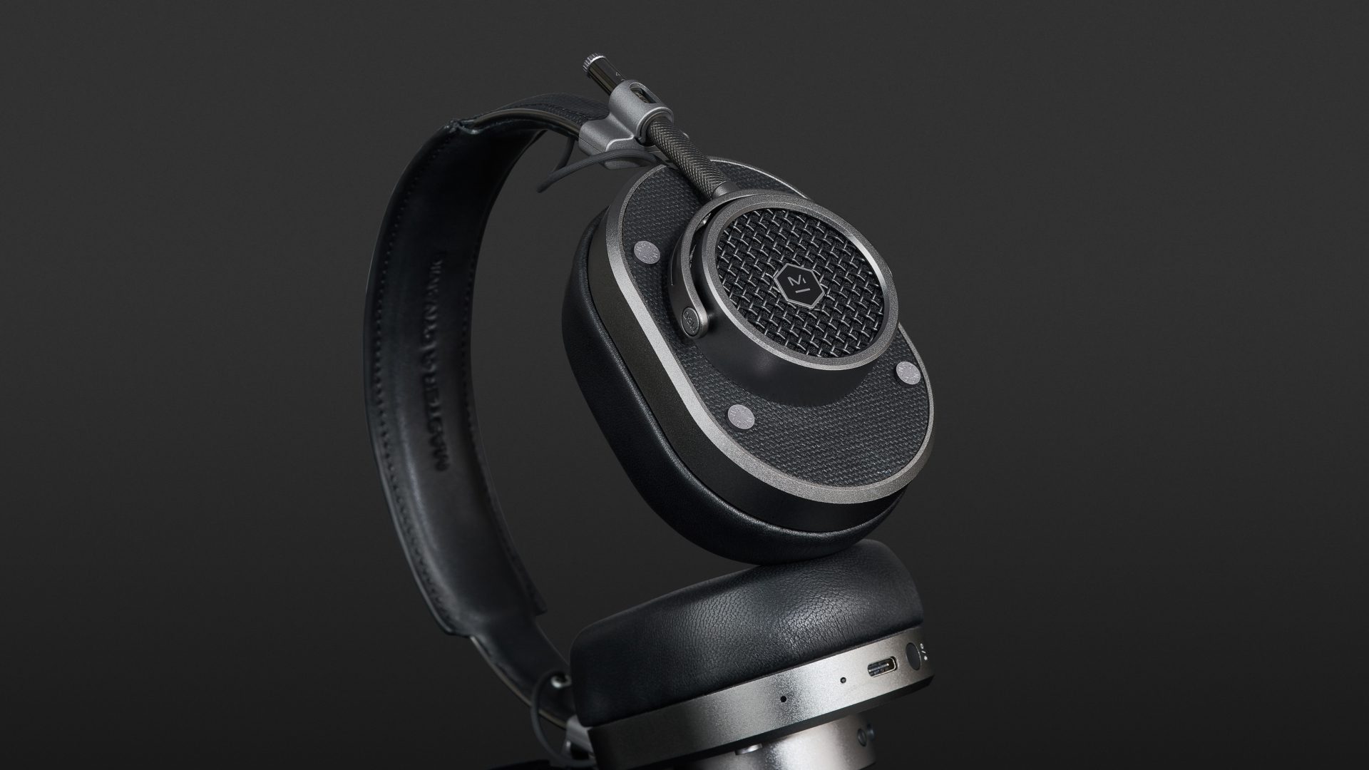 Master and dynamic online mh40 wireless