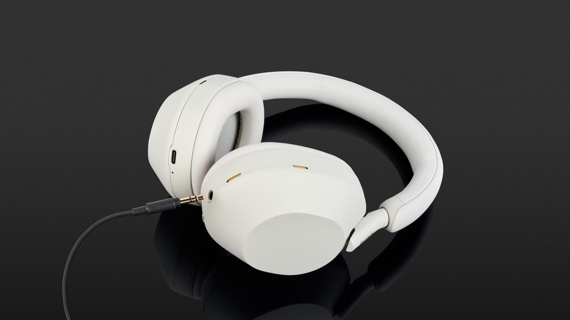 Sony WH-1000XM5 Wireless Closed-Back Over-Ear Noise Cancelling  Headphones,Silver WH1000XM5/S