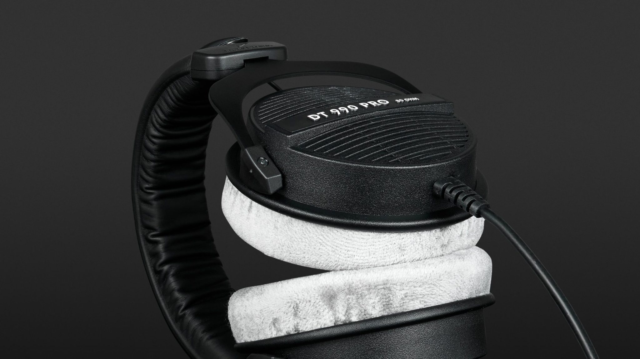 Beyerdynamic DT 990 Pro 80 Ohm Review | headphonecheck.com